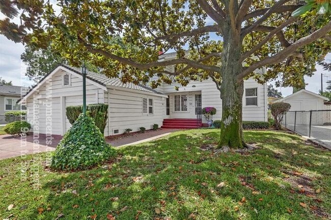 Photo - 126 E Cleveland St
