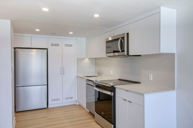 Building Photo - 1975 Maisonneuve Blvd W Unit 2209