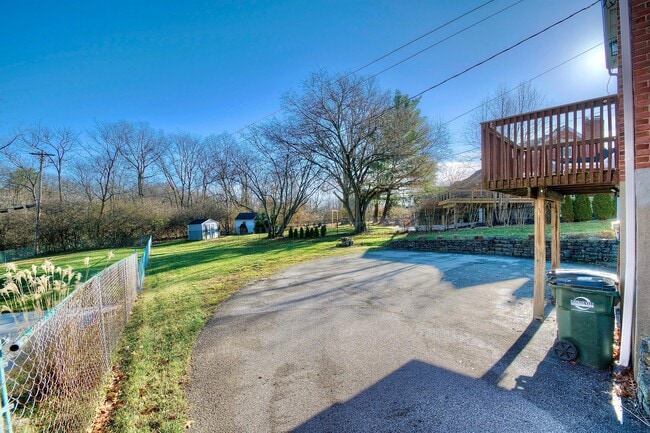 Photo - 114 Basswood Cir