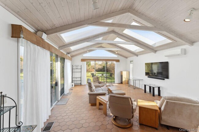 Photo - 62 Bayfield Ln