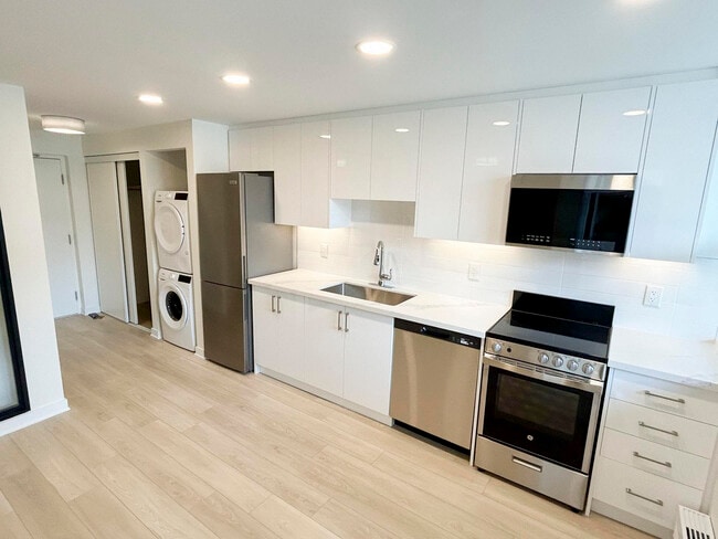 Photo - 920 Inverhouse