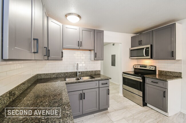 Photo - 2012 W 6th St