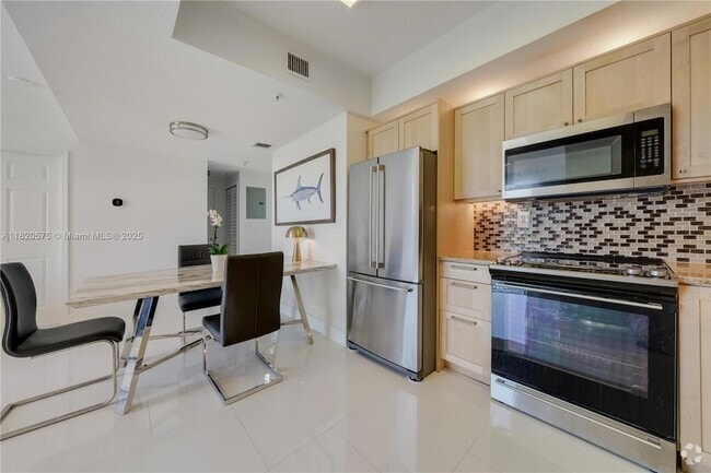 Building Photo - 3500 Coral Wy Unit 604 Rental