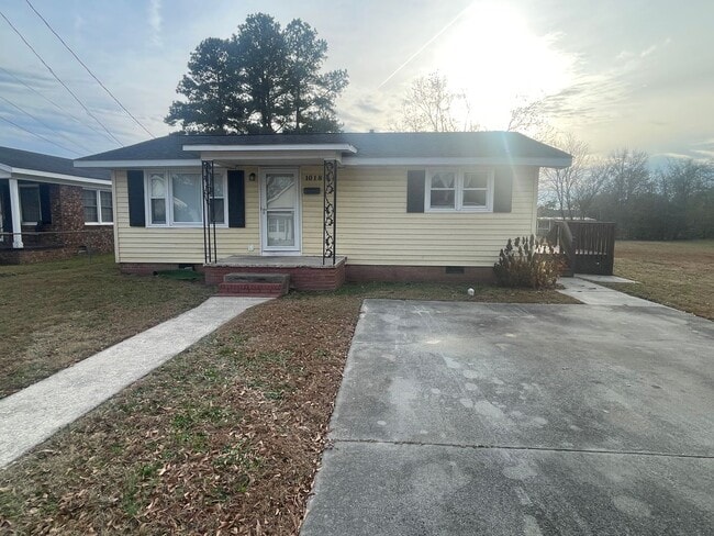 Building Photo - Ranch Located in the Heart of Dunn