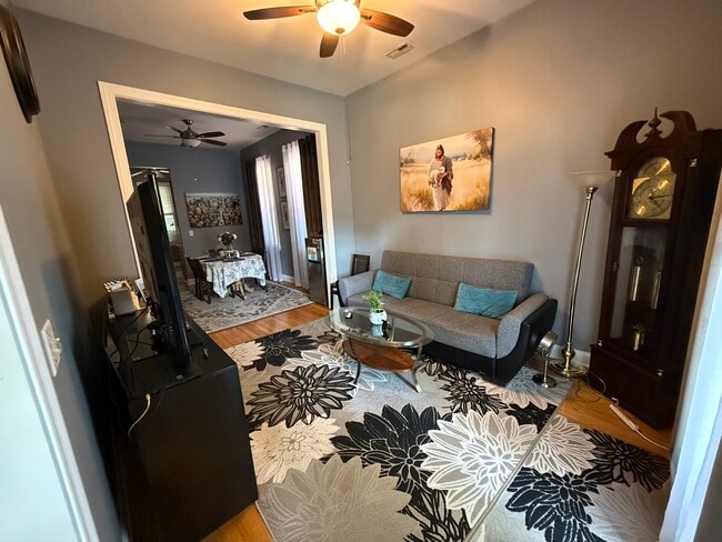Photo - 2532 W Haddon Ave Unidad 2