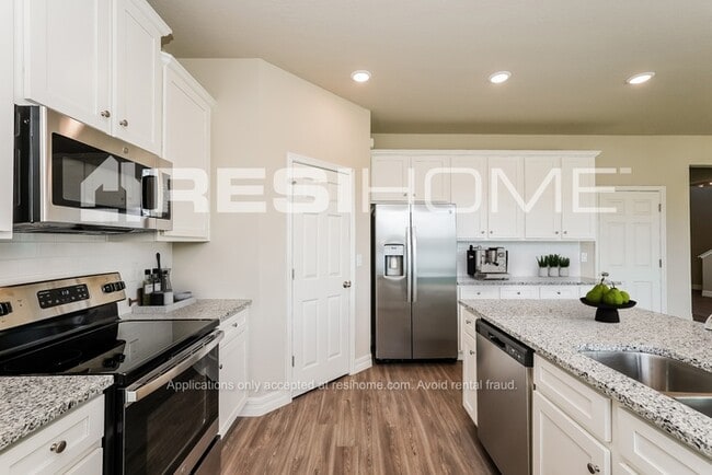 Photo - 1694 Diane St