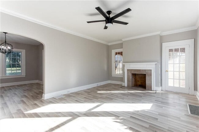 Photo - 1665 Beecher St SW