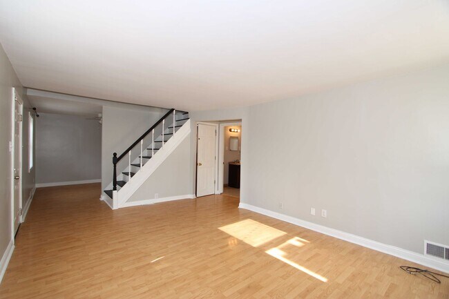 Photo - 3 Bedroom 1 Bathroom with 4th bonus bedroom in basement Single Family House