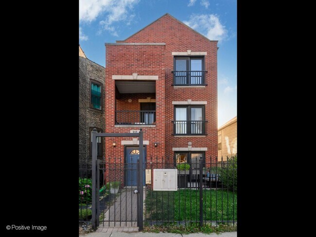 Building Photo - 910 N Washtenaw Ave