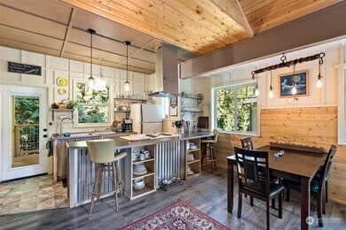 Photo - 1182 Hughes Ave