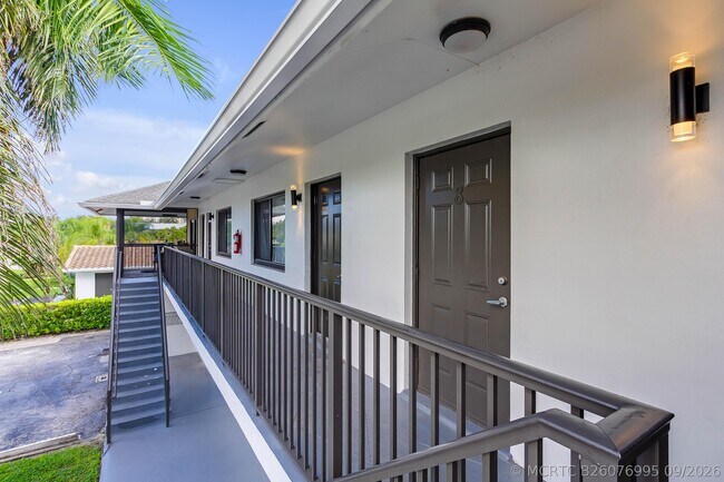 520 NE 45th St Unit 4