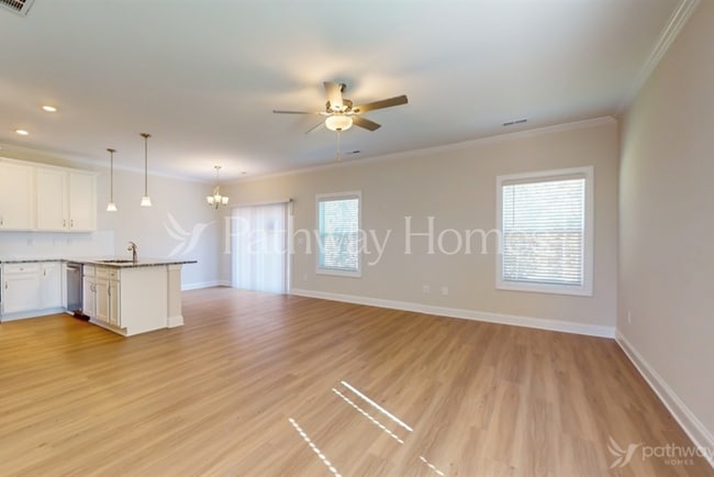 Photo - 121 S Sina St