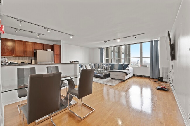 Photo - 655 W Irving Park Rd Unit 4408