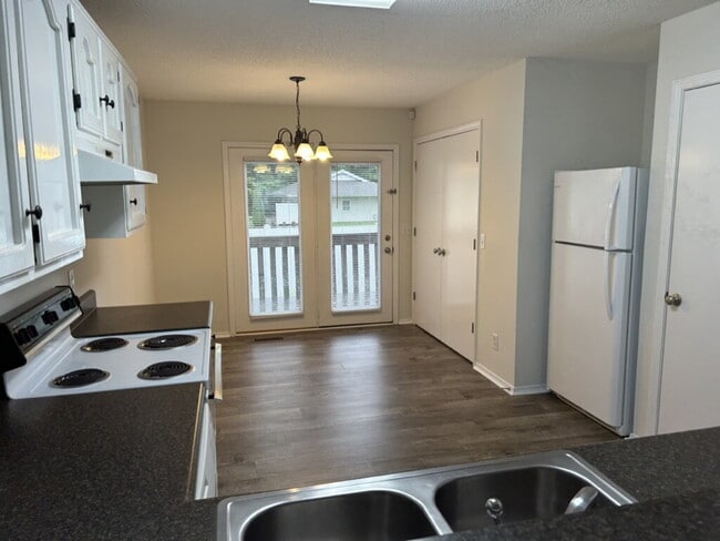 Photo - 2 Bed, 2 Bath Apartment for Rent Close to TTU Unit F