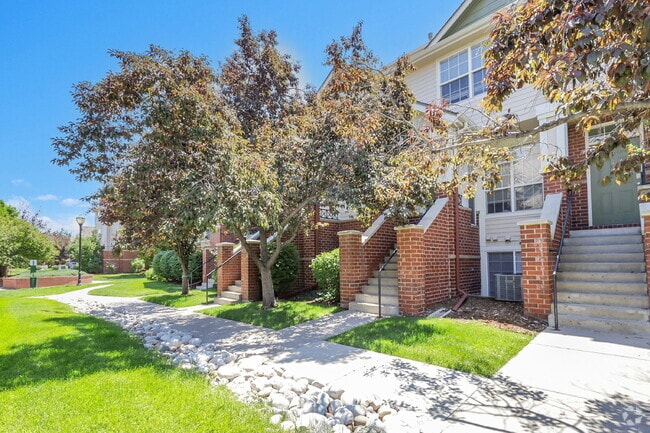 Building Photo - $2,695- 3 Bed, 3 Bath Updated Townhouse wi...