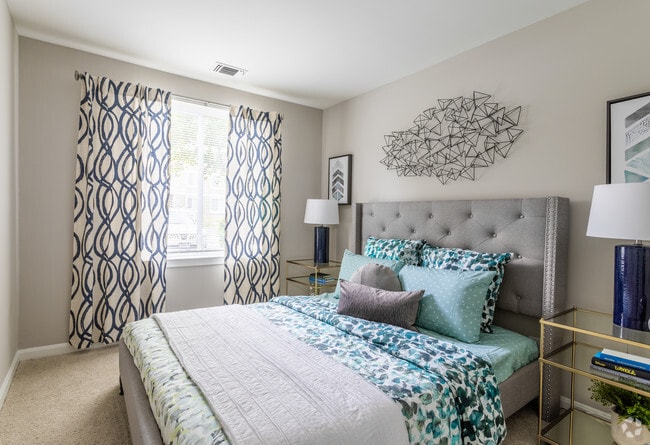 2 BR, 1 BA - 903 SF