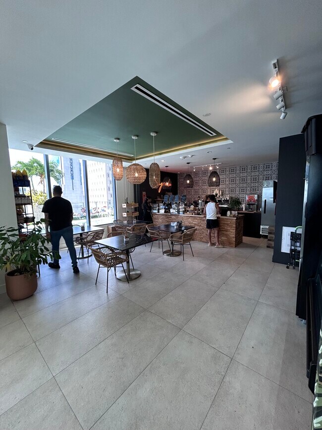 Photo - 142 SW 5th Ave Unidad 305