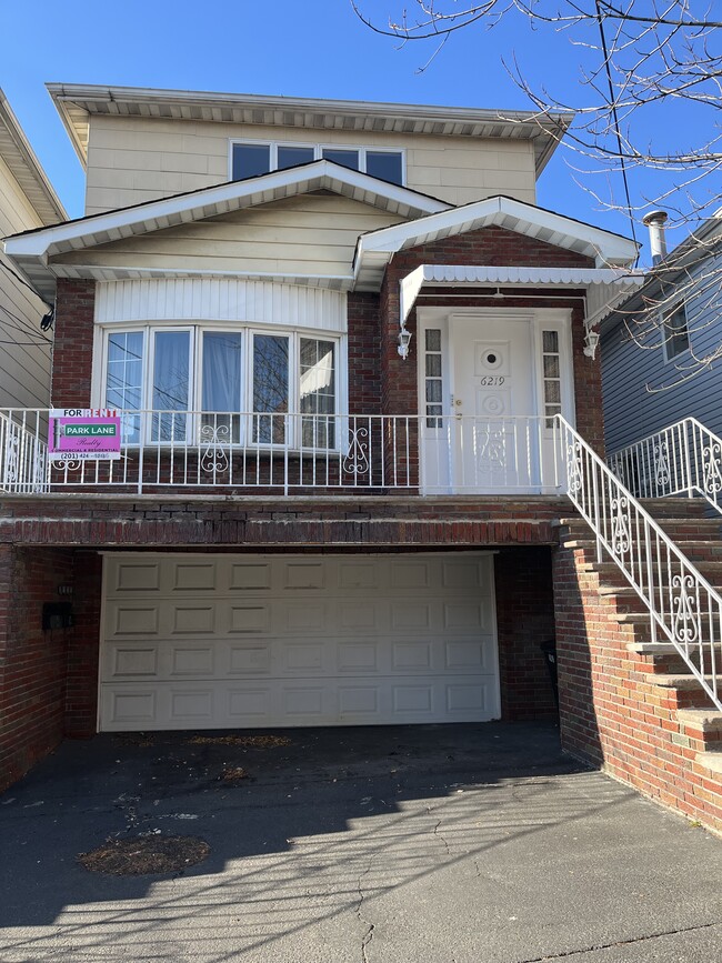 Building Photo - 6219 Polk St Unit 2