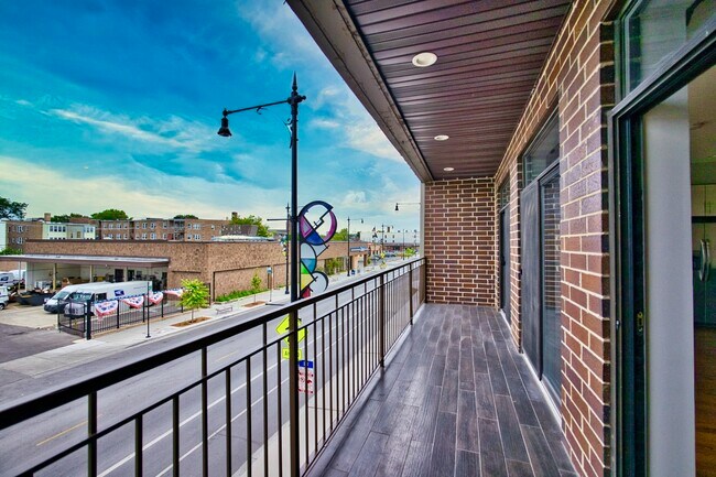 2515 W Lawrence Ave