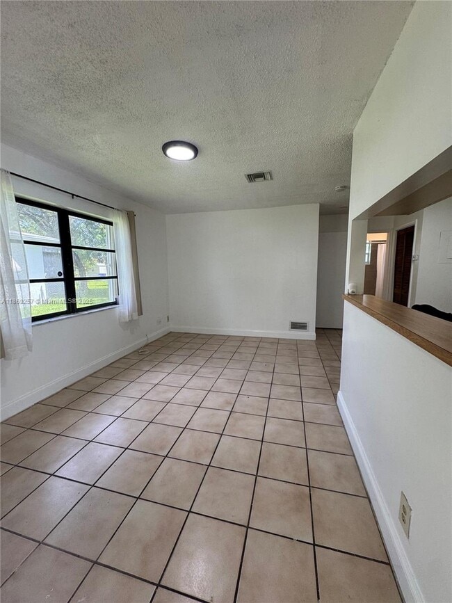 Building Photo - 1637 Johnson St Unit 3 Rental