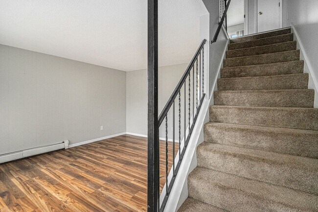 Photo - $1250 /2-bedr/1.5 bath town house duplex; tenant pays only electric (Kalamazoo)