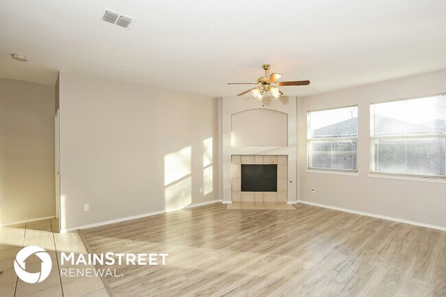 Photo - 920 Medina Dr