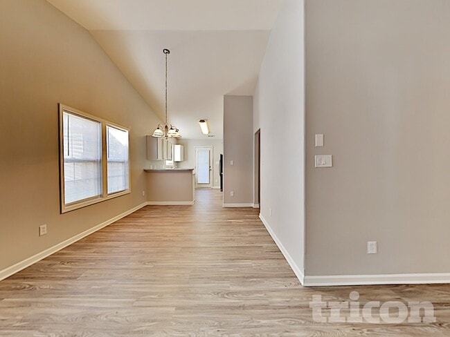 Photo - 10333 Hugue Way