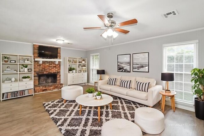 Photo - 665 Burlington Dr