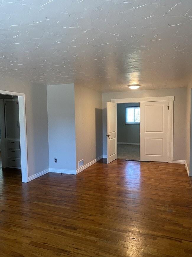 Photo - MOVE IN SPECIAL: Move in before November 2...