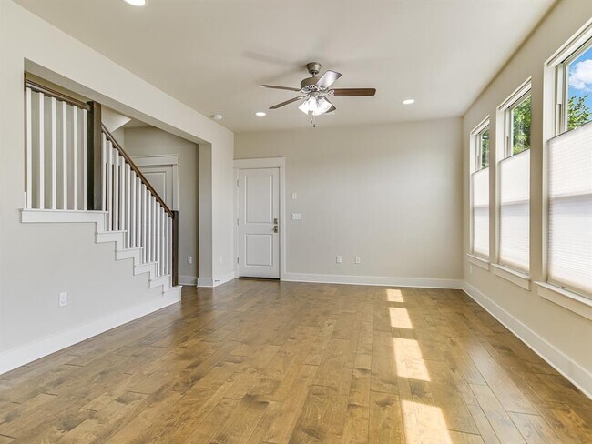 Photo - 5309 William Holland Ave Unidad 8