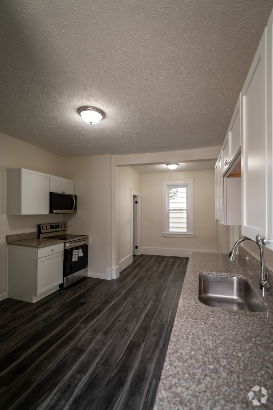 Building Photo - 1277 W 67th St Rental