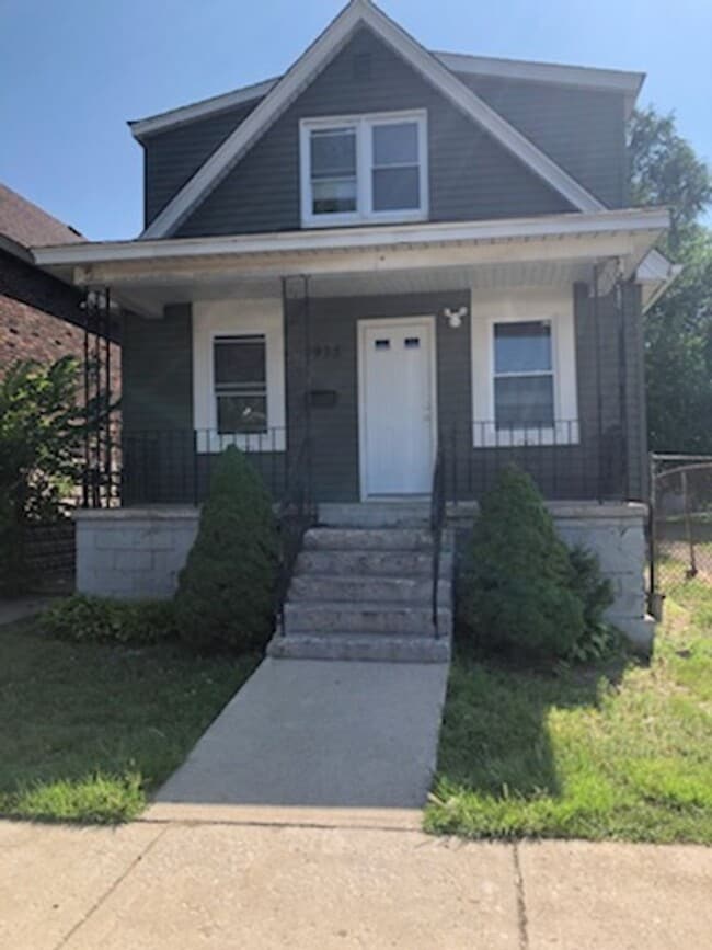 Building Photo - 4 Bedroom Beauty Rental