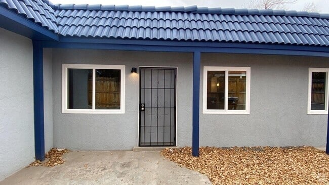 Building Photo - 12120 Menaul Blvd NE Unit Apt 1