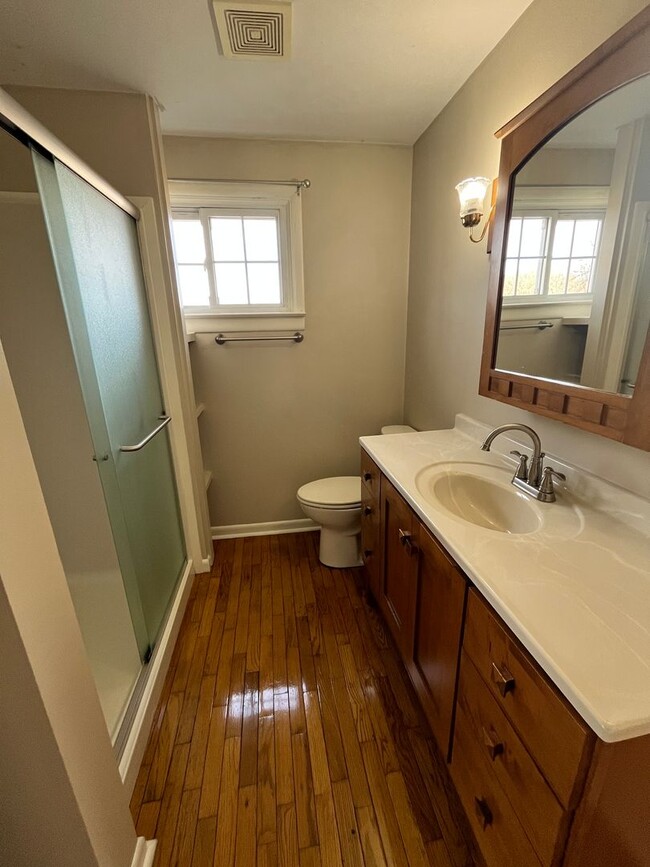 Photo - 5-Bedroom Farmhouse North of Middlebury in Middlebury School District