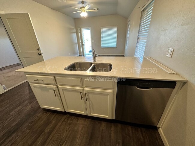 Photo - 411 Summit Ridge Dr