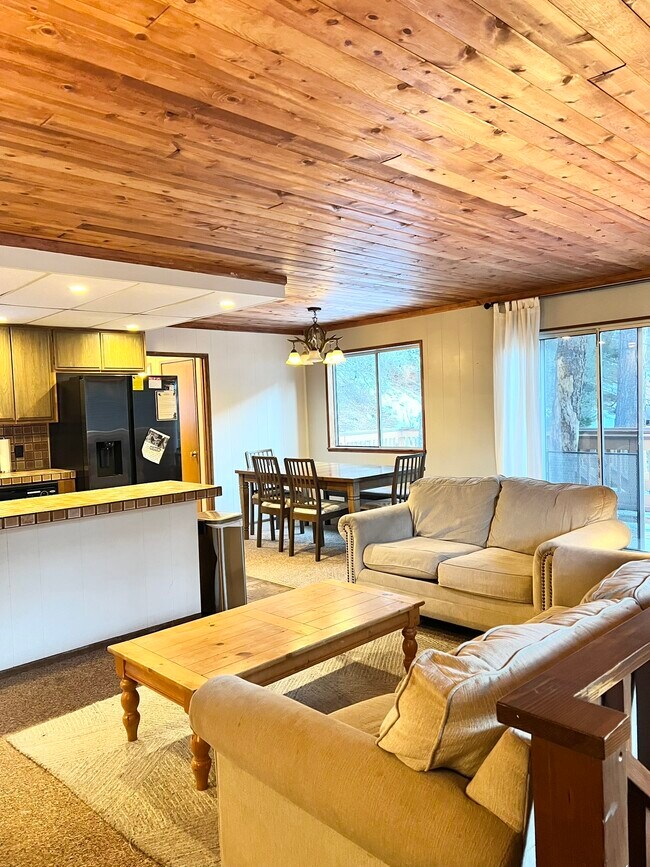 2120 Cypress Way