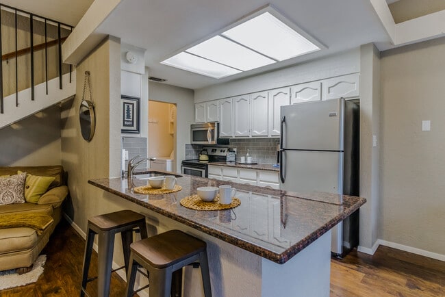 Photo - 2008 Jones Rd