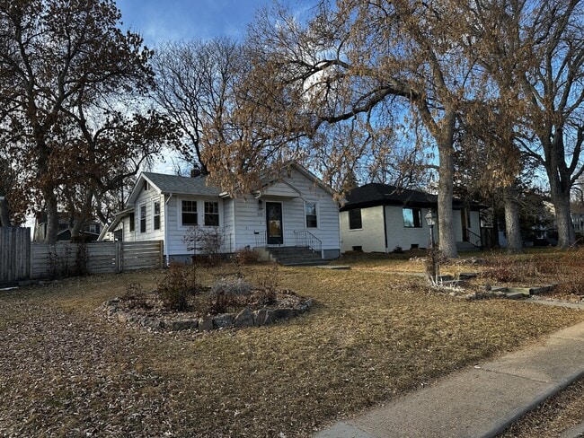 AVAILABLE NOW! "Charming 3-Bedroom Oasis with 2 Full Baths in the Sunset Neighborhood!"