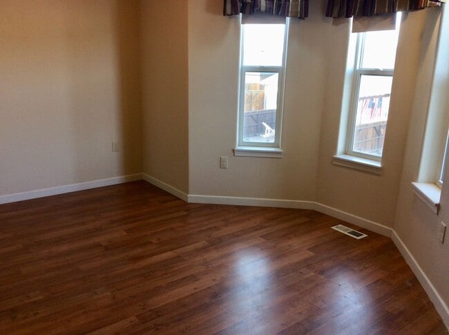 Photo - Spacious Condo for Rent in Dickinson