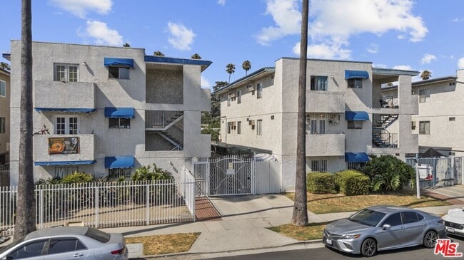 Building Photo - 14333 Haynes St Unit 2 Rental