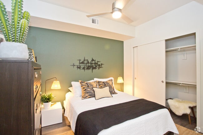 1BR, 1BA - Coronado - 590 SF