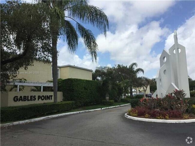 Building Photo - 4560 SW 68th Ct Cir Rental