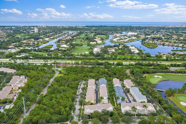 Photo - 356 W Thatch Palm Cir