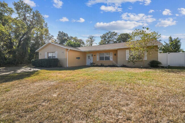 Photo - ***PRIVATE HEATED POOL***
Beautiful, Fully-Furnished 3-Bedroom Home Available April 1, 2026!  
**...