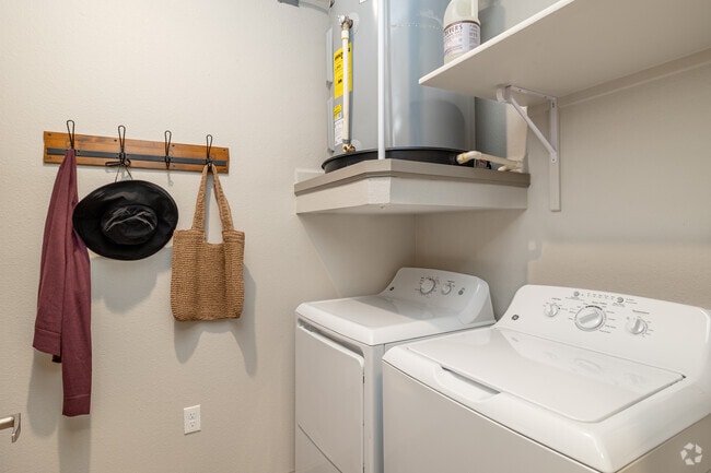 2BR, 1BA - 1,105SF - Laundry