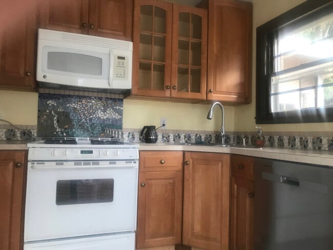 Photo - 508 S McLoughlin Blvd