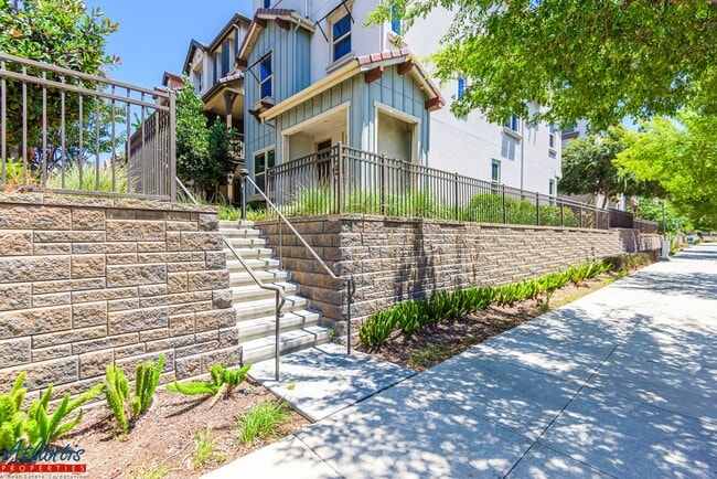 Building Photo - Gorgeous Home | Designer Materials | Desirable Location