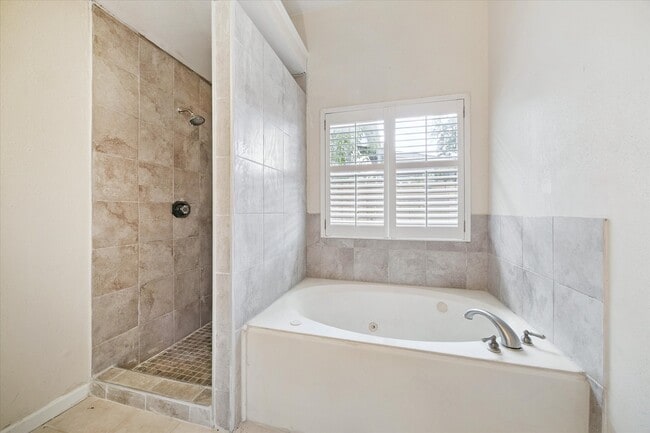Building Photo - 5715 S Magazine Cir