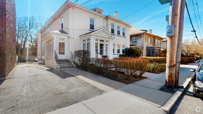 Building Photo - 73 Green St Unit 2 Rental