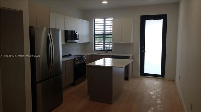 Photo - PRIVATE TWO BEDROOM – BOUTIQUE 8-UNIT COMM... Unit 4